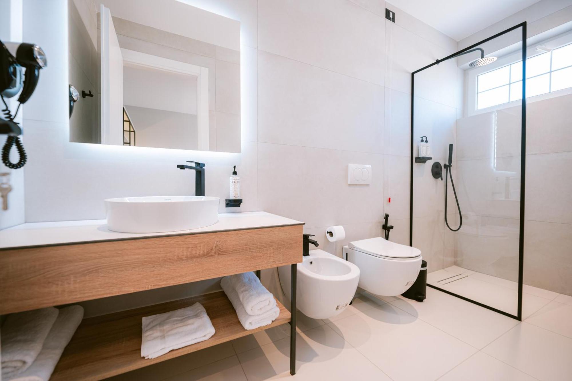 Tribute Hotel Shkoder Luaran gambar