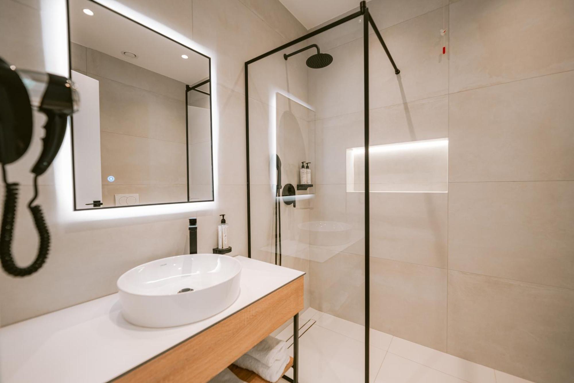 Tribute Hotel Shkoder Luaran gambar
